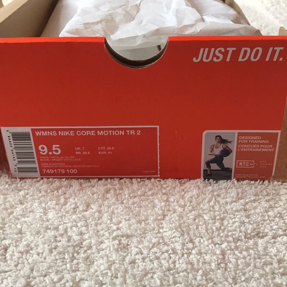 Brand New women’s Nike core motion tennis shoes